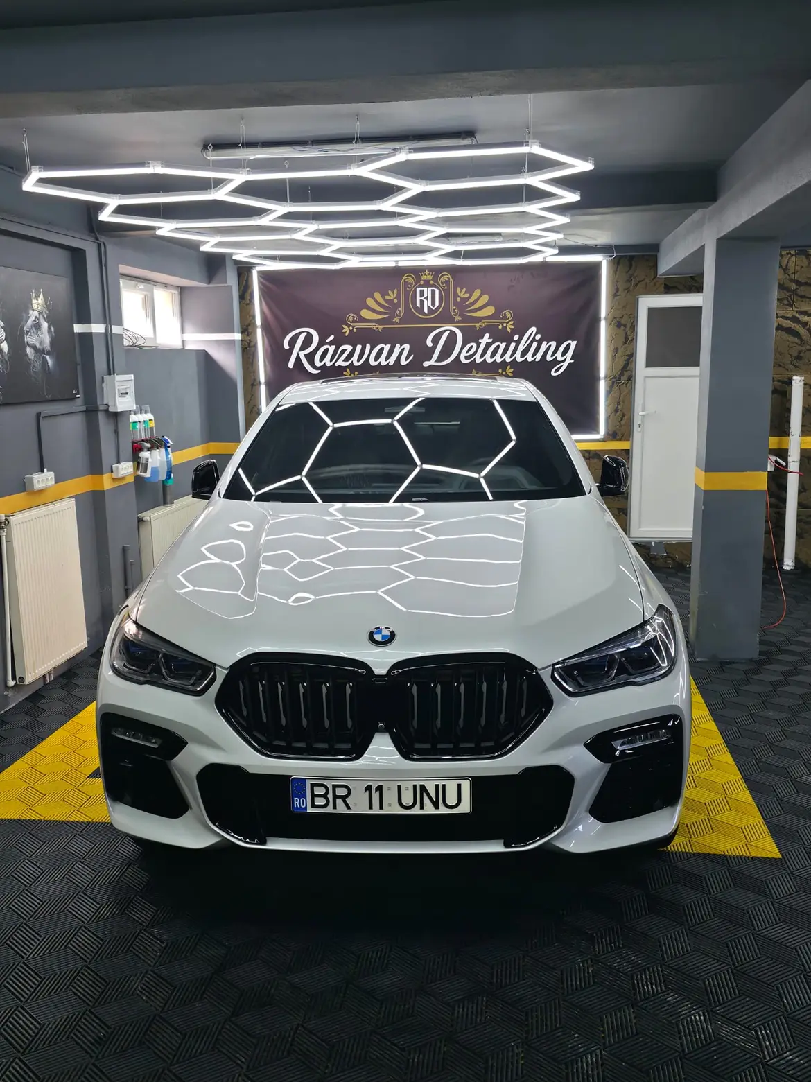 BMW M premium negru, exterior pregătit în atelier