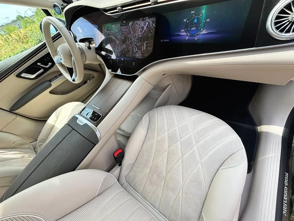 Bord și ecrane Mercedes-Benz S-Class lucrate în detaliu